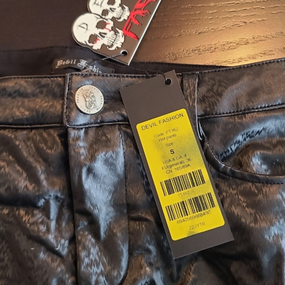 NWT Devil Fashion Pentagram Garter Faux Leather Hot Pants with Fishnets, Small - Picture 10 of 15